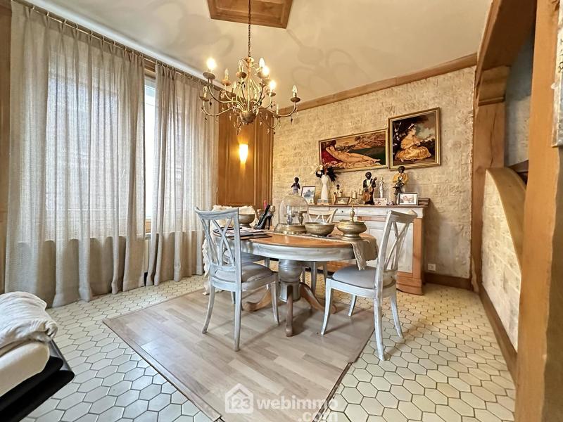 Maison - 196 m² - 8 pièces