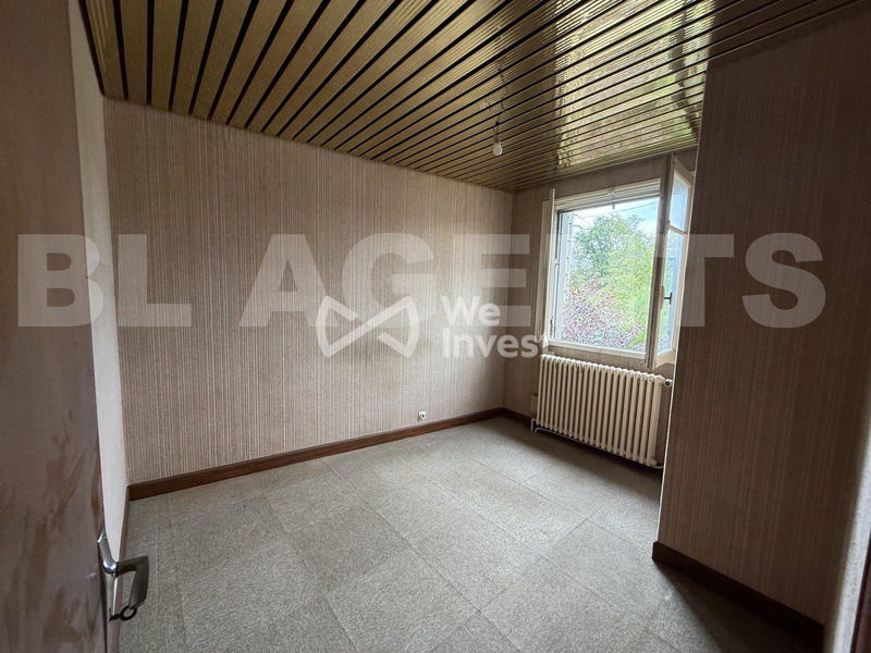 Maison traditionnelle - 241 m² - 9 pièces