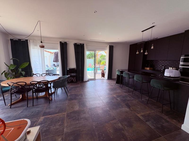 Demeure - 198 m² - 6 pièces