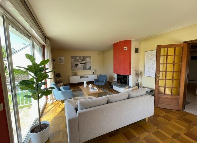 Maison - 223 m² - 9 pièces