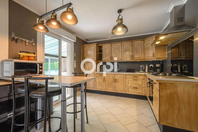 Maison - 180 m² - 7 pièces