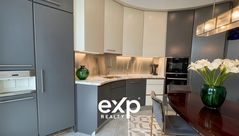 Maison - 230 m² - 7 pièces