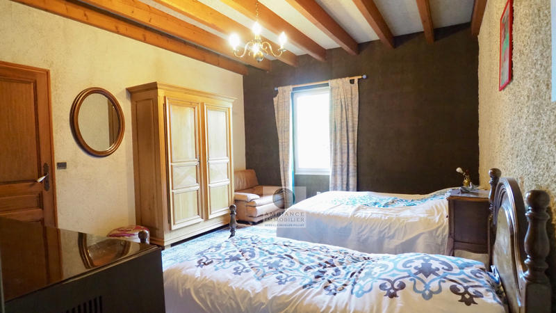 Maison - 451 m² - 11 pièces