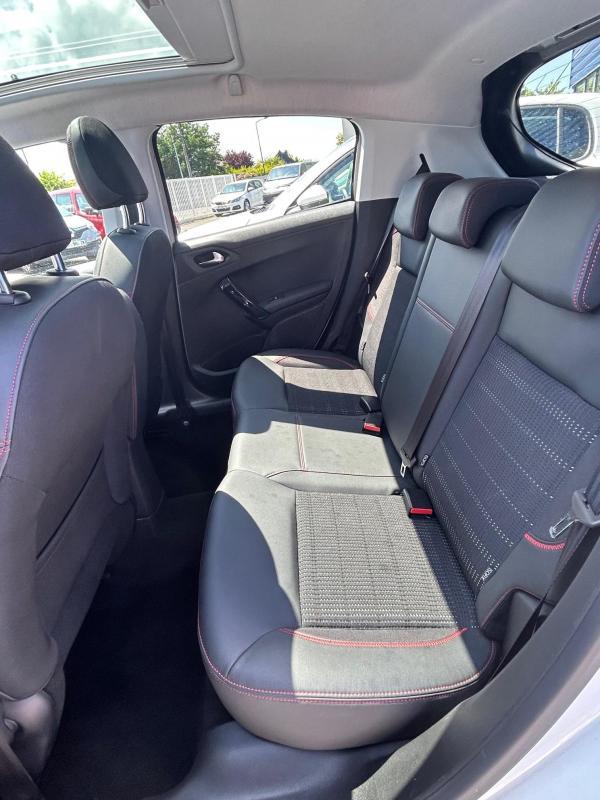 Peugeot 208 1.2 Ptech Gt Line s&amp;S Eat6