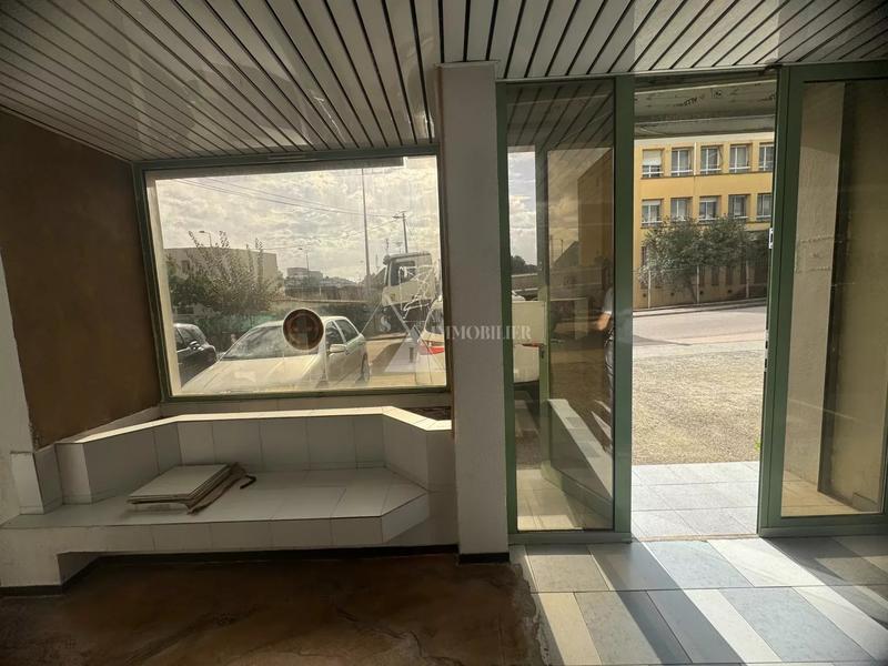 Local commercial - 177 m² - 1 pièce