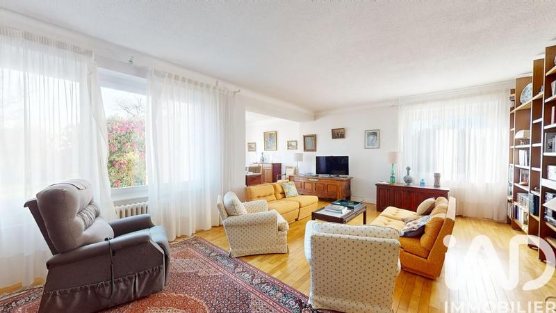 Maison - 281 m² - 11 pièces