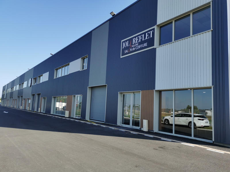 Local d'activités - 301 m²