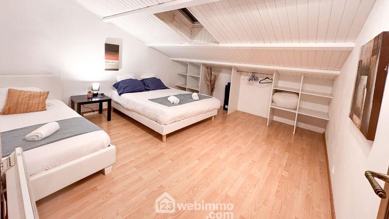 Maison - 180 m² - 9 pièces