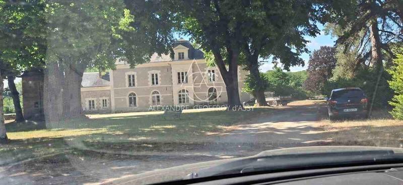 Château - 1 200 m² - 25 pièces