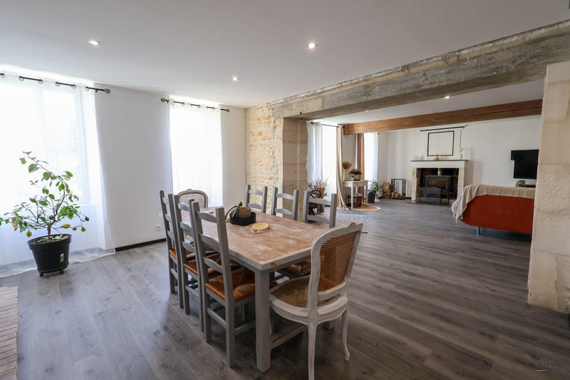 Maison - 245 m² - 7 pièces