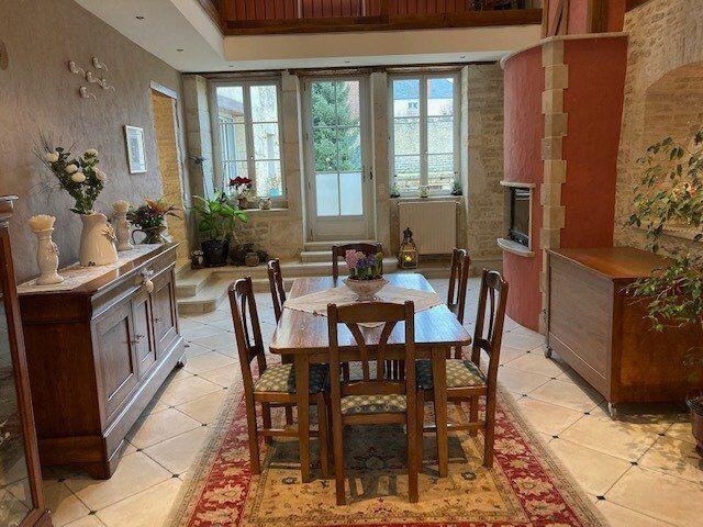 Maison - 284 m² - 12 pièces