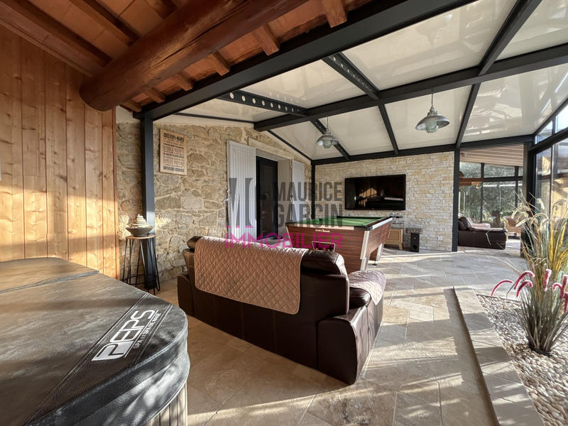 Maison traditionnelle - 260 m² - 7 pièces