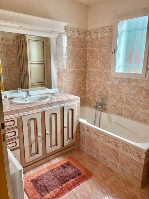 Propriété - 137 m² - 4 pièces