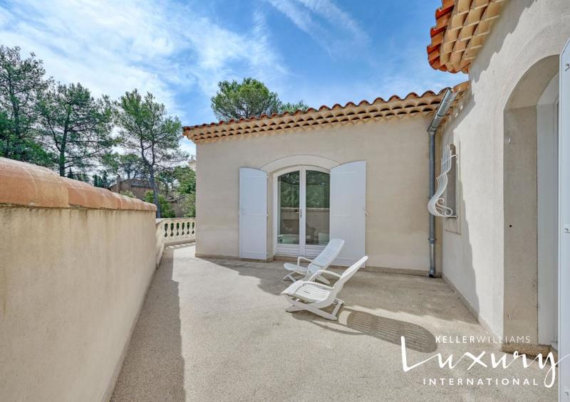 Propriété - 310 m² - 7 pièces