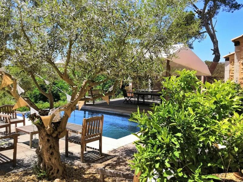 Maison - 480 m² - 13 pièces