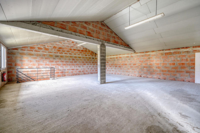 Parking / Garage - 600 m²