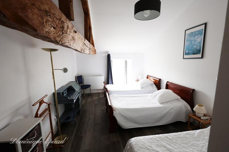 Maison - 305 m² - 13 pièces