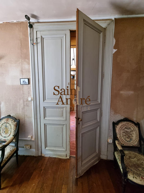 Maison - 470 m² - 12 pièces