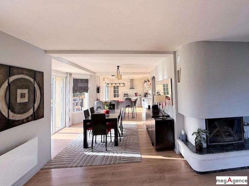 Maison - 203 m² - 7 pièces