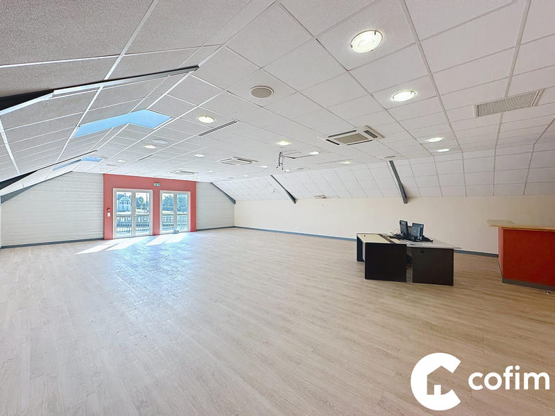 Local d'activités - 1 069 m²