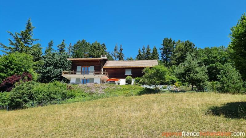 Villa - 216 m² - 8 pièces