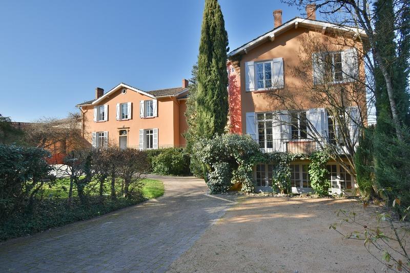 Propriété - 435 m² - 10 pièces