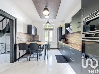 Maison - 239 m² - 6 pièces