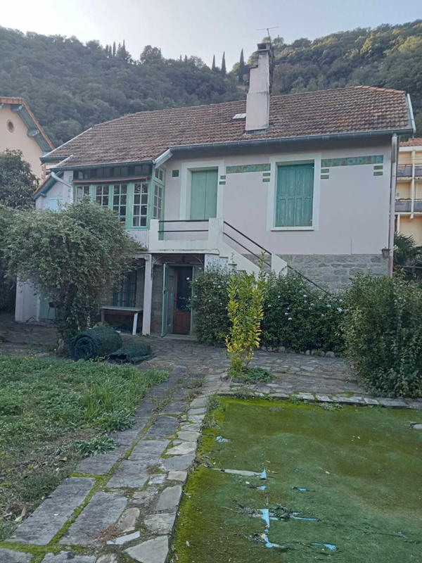 Maison - 231 m² - 12 pièces