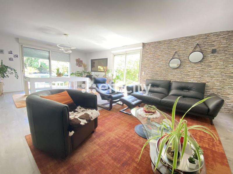 Maison - 153 m² - 9 pièces