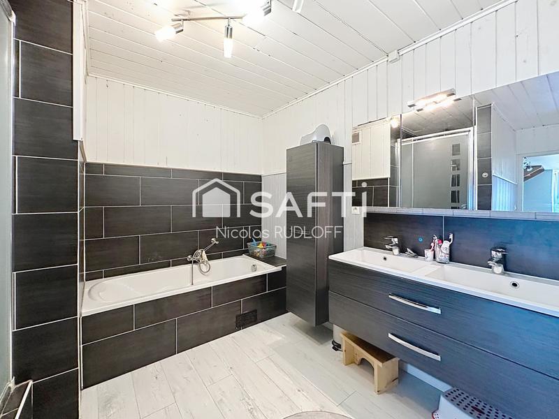 Maison - 227 m² - 8 pièces