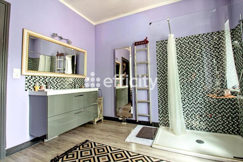 Maison - 400 m² - 12 pièces