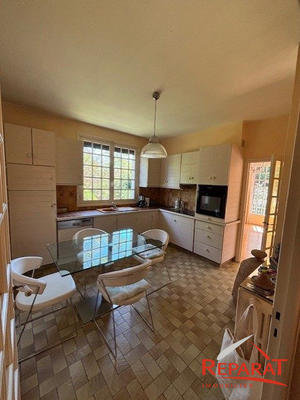 Maison traditionnelle - 187 m² - 6 pièces