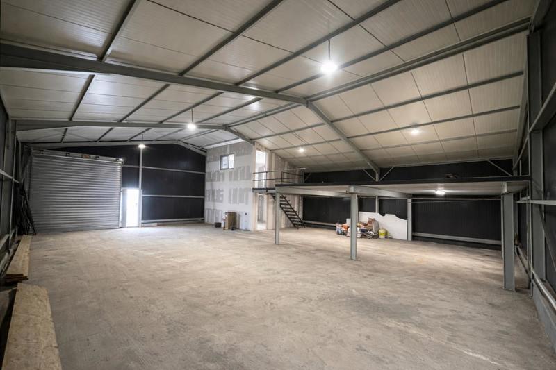 Entrepôt - 275 m²
