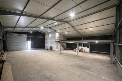 Entrepôt - 275 m²