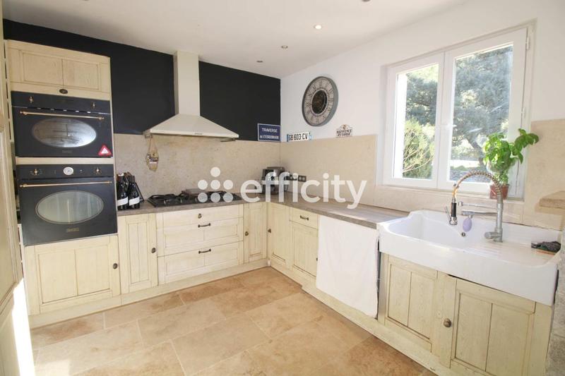 Maison - 238 m² - 8 pièces