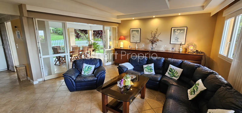 Maison - 239 m² - 9 pièces