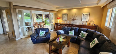 Maison - 239 m² - 9 pièces