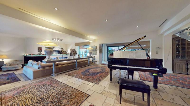 Propriété - 980 m²