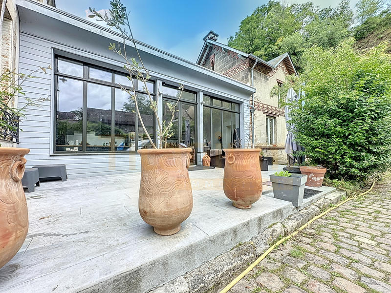 Maison - 280 m² - 11 pièces