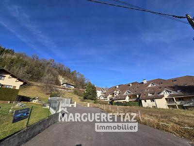 Terrain constructible - 718 m²