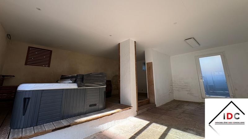 Maison - 180 m² - 7 pièces