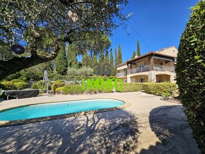 Maison traditionnelle - 201 m² - 8 pièces