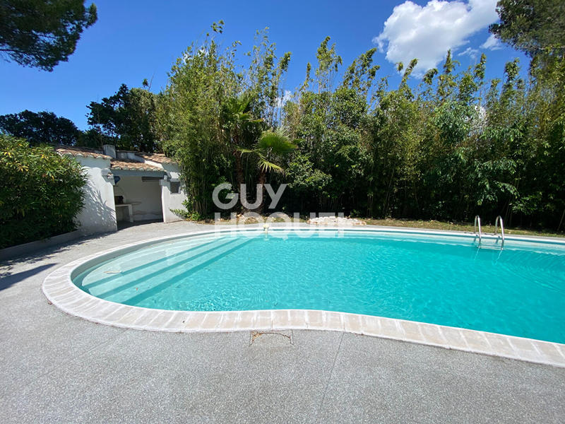 Maison - 200 m² - 6 pièces