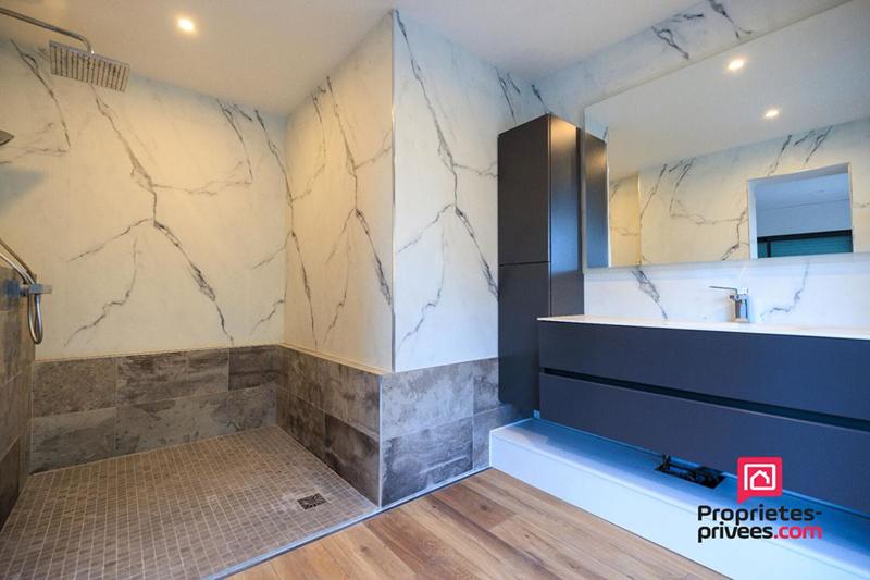 Villa - 255 m² - 9 pièces