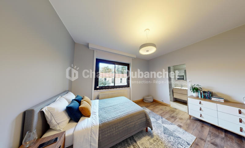 Maison - 245 m² - 9 pièces