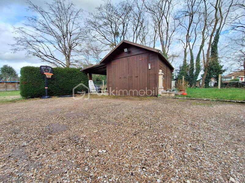 Maison traditionnelle - 130 m² - 6 pièces