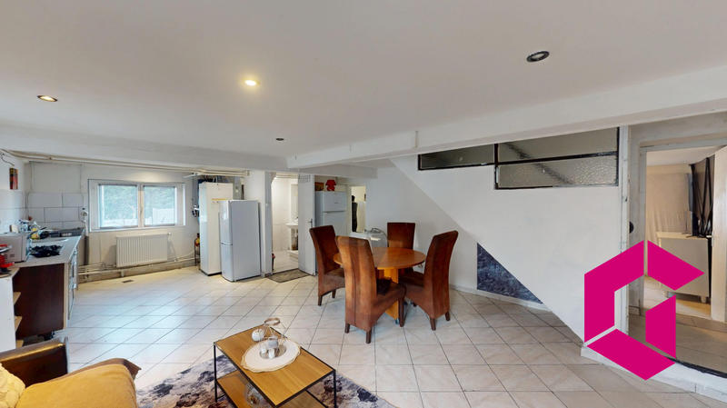 Maison - 221 m² - 8 pièces