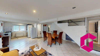 Maison - 221 m² - 8 pièces