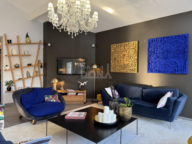 Maison contemporaine - 220 m² - 9 pièces