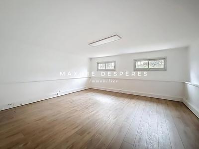 Loft - 325 m² - 6 pièces